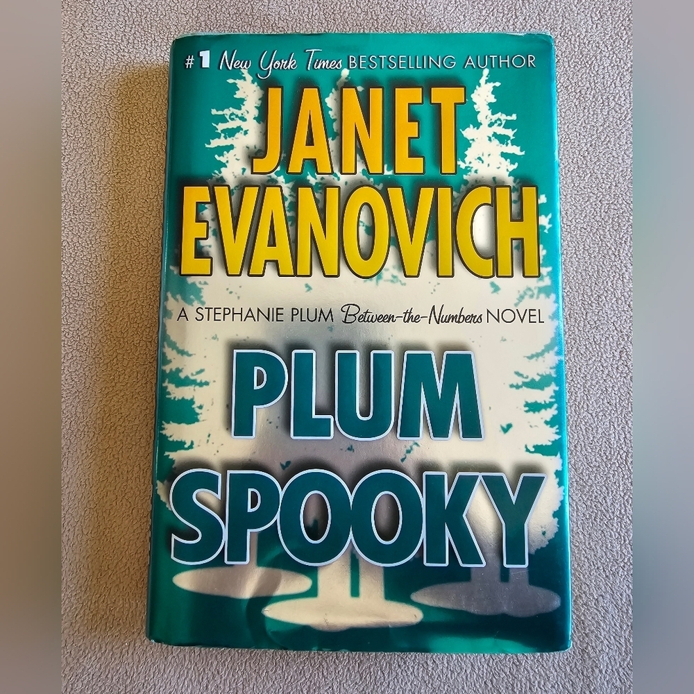 Janet Evanovich A Between the Numbers Novel Series Plum Spooky 2009 Hardback‎